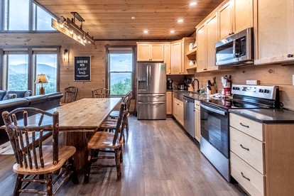 Scenic Smoky Mountain Cabin with Theater & Game Room near Gatlinburg, Tennessee - Gatlinburg, Tennessee - glamping.directory