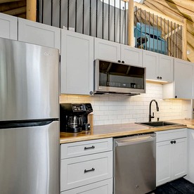 Stylish Yurt Cabin Getaway with Hot Tub Near Canyon Lake, Texas - Canyon Lake, Texas - glamping.directory