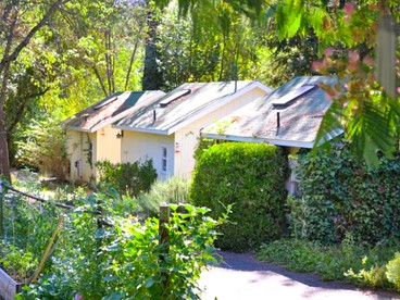 Cozy Cottage Retreat near Harbin Hot Springs in California - Middletown, California - glamping.directory