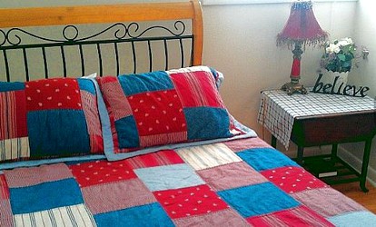 Classic Cottage Rental with a Gorgeous Lawn and Quick Access to the Blue River in Oregon - Blue River, Oregon - glamping.directory