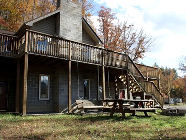 Secluded Family Getaway with Stunning Mountain Views near Pigeon Forge, Tennessee - glamping.directory