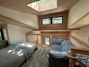 Luxury Treehouse Retreat with Stunning Decks & Creek Access Near Starved Rock State Park, Ottawa, IL - Ottawa, Illinois - glamping.directory
