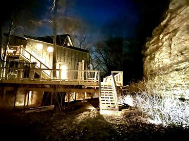 Luxury Treehouse Retreat with Stunning Decks & Creek Access Near Starved Rock State Park, Ottawa, IL - Ottawa, Illinois - glamping.directory