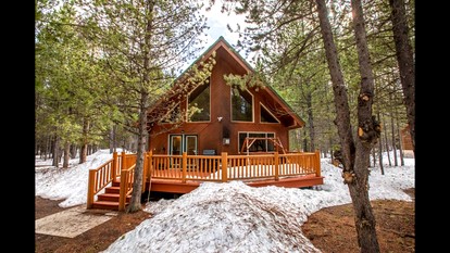 Cozy Island Park Cabin with Hot Tub & Lake Access near Rentals in Island Park, Idaho - glamping.directory
