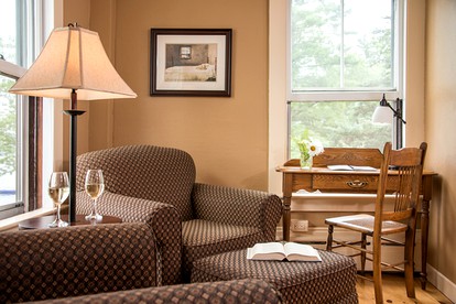 Stylish Vacation Rental with Lake Views near Laconia, New Hampshire - Sanbornton, New Hampshire - glamping.directory