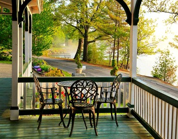 Stylish Vacation Rental with Lake Views near Laconia, New Hampshire - Sanbornton, New Hampshire - glamping.directory