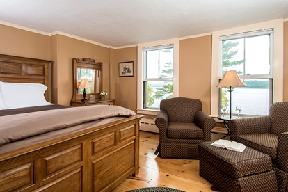 Stylish Vacation Rental with Lake Views near Laconia, New Hampshire - Sanbornton, New Hampshire - glamping.directory