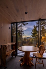 Gorgeous Scandinavian Mirror Glass Cabin in the Adirondacks for an Unforgettable Getaway in Jay, New York - Jay, New York - glamping.directory