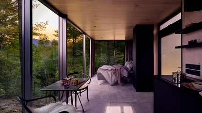 Gorgeous Scandinavian Mirror Glass Cabin in the Adirondacks for an Unforgettable Getaway in Jay, New York - Jay, New York - glamping.directory