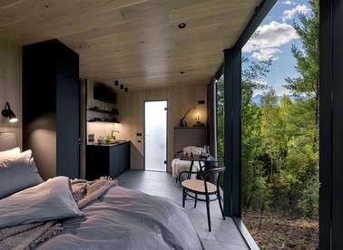Gorgeous Scandinavian Mirror Glass Cabin in the Adirondacks for an Unforgettable Getaway in Jay, New York - Jay, New York - glamping.directory