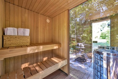 Gorgeous Scandinavian Mirror Glass Cabin in the Adirondacks for an Unforgettable Getaway in Jay, New York - Jay, New York - glamping.directory