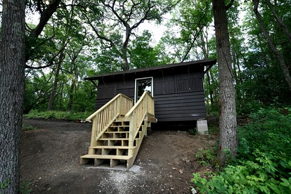 Beautifully Restored Historic Scout Cabin with Pond View for a Peaceful Romantic Escape in Troy, Wisconsin - East Troy, Wisconsin - glamping.directory