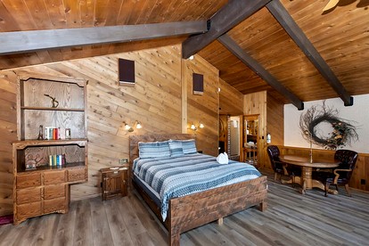 Cozy Cabin Suite with the Perfect Location for Winter Sports and Barbecue in Big Bear Lake, California - Big Bear Lake, California - glamping.directory