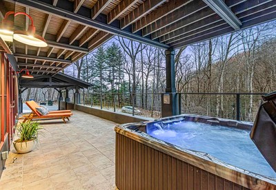 Cozy Mountain Escape with Panoramic Views & Hot Tub near Great Smoky Mountains, Waynesville, NC - Waynesville, North Carolina - glamping.directory