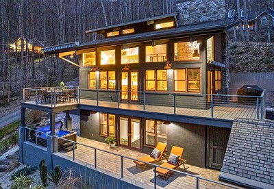 Cozy Mountain Escape with Panoramic Views & Hot Tub near Great Smoky Mountains, Waynesville, NC - glamping.directory
