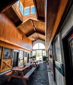 Rustic Tennessee Bed & Breakfast – Country Barn Breakfast & Private Bath Near Wildlife Preserves - Lebanon, Tennessee - glamping.directory