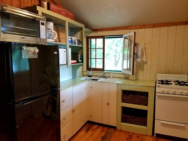 Lovely Lakeside Cabin Rental near Pharaoh Lake Wilderness Area in New York - Horicon, New York - glamping.directory