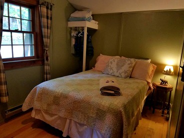 Lovely Lakeside Cabin Rental near Pharaoh Lake Wilderness Area in New York - Horicon, New York - glamping.directory
