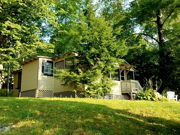 Lovely Lakeside Cabin Rental near Pharaoh Lake Wilderness Area in New York - glamping.directory