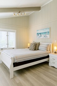 Big Water View Lake Home in Mooresville, North Carolina - Mooresville, North Carolina - glamping.directory