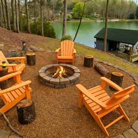 Big Water View Lake Home in Mooresville, North Carolina - Mooresville, North Carolina - glamping.directory