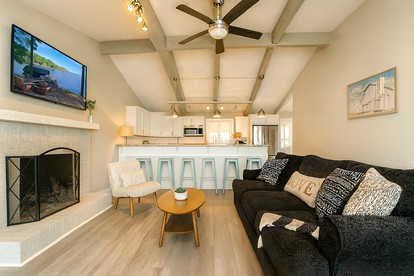 Big Water View Lake Home in Mooresville, North Carolina - glamping.directory