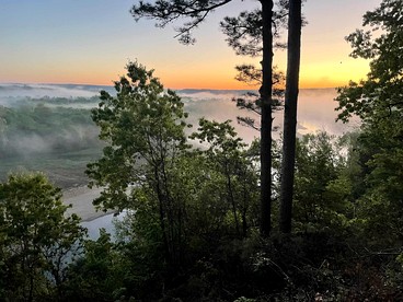 Secluded Riverfront Cabin with Bluff Views, Gated Privacy & Scenic Trail Access in Tahlequah, Oklahoma - Tahlequah, Oklahoma - glamping.directory