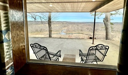 Secluded Riverfront Cabin with Bluff Views, Gated Privacy & Scenic Trail Access in Tahlequah, Oklahoma - Tahlequah, Oklahoma - glamping.directory