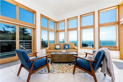 Luxury Beachfront Vacation Rental with Breathtaking Views in El Granada, CA - Half Moon Bay, California - glamping.directory