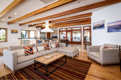 Luxury Beachfront Vacation Rental with Breathtaking Views in El Granada, CA - Half Moon Bay, California - glamping.directory
