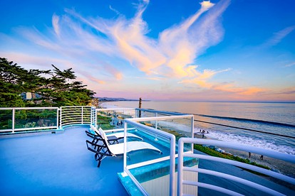 Luxury Beachfront Vacation Rental with Breathtaking Views in El Granada, CA - Half Moon Bay, California - glamping.directory
