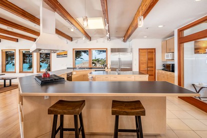 Luxury Beachfront Vacation Rental with Breathtaking Views in El Granada, CA - Half Moon Bay, California - glamping.directory