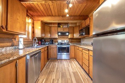 Stunning Cabin Retreat with Sauna, Book Library and Incredible Game Room in Lyle, Washington - Lyle, Washington - glamping.directory