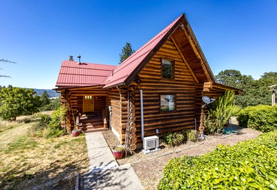 Stunning Cabin Retreat with Sauna, Book Library and Incredible Game Room in Lyle, Washington - glamping.directory