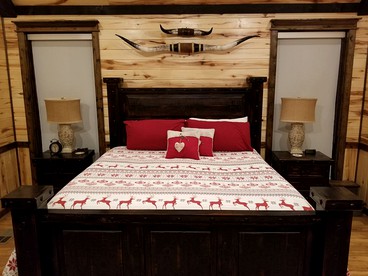Spacious Luxury Log Cabin with Serene Woodland Views in Broken Bow, Oklahoma - Broken Bow, Oklahoma - glamping.directory