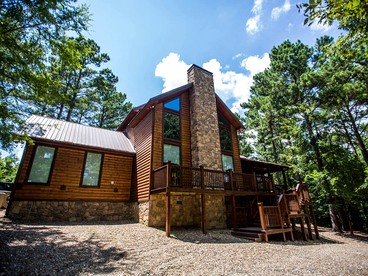 Spacious Luxury Log Cabin with Serene Woodland Views in Broken Bow, Oklahoma - glamping.directory