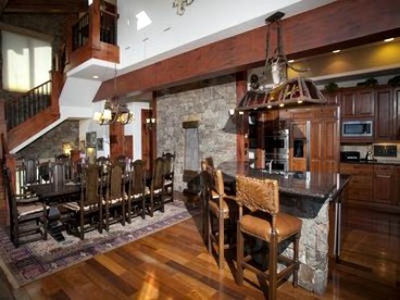 Stunning Family-Friendly Getaway with a Hot Tub and Fire Pit in Vail, Colorado - Vail, Colorado - glamping.directory