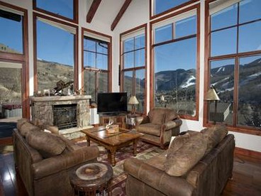 Stunning Family-Friendly Getaway with a Hot Tub and Fire Pit in Vail, Colorado - Vail, Colorado - glamping.directory