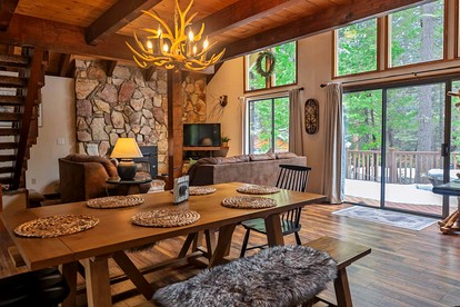 Pinecone Cottage in Dorrington, CA - Dorrington, California - glamping.directory