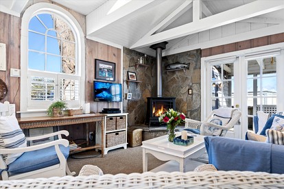 Stunning Vacation Rental, Walking Distance from the Beach in Bodega Bay, California - Bodega Bay, California - glamping.directory