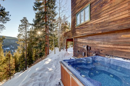 Comfortable Retreat with a Hot Tub for Vacations in Breckenridge - Breckenridge, Colorado - glamping.directory