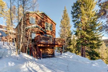 Comfortable Retreat with a Hot Tub for Vacations in Breckenridge - Breckenridge, Colorado - glamping.directory