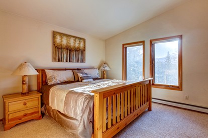 Comfortable Retreat with a Hot Tub for Vacations in Breckenridge - Breckenridge, Colorado - glamping.directory