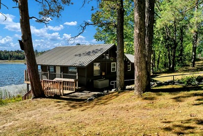 Stunning Cabin Getaway Surrounded by Towering Pine Trees in Walker, Minnesota - glamping.directory