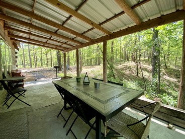 Stunning Group Cabin with Beautiful Surroundings and Hiking Trails in Arkansas - Boles, Arkansas - glamping.directory