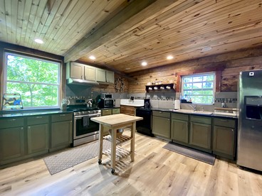 Stunning Group Cabin with Beautiful Surroundings and Hiking Trails in Arkansas - Boles, Arkansas - glamping.directory