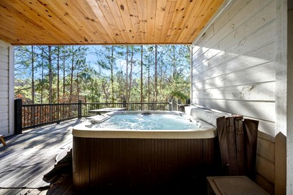 Secluded Luxury Cabin with Hot Tub, Game Room & Fireplace Near Broken Bow Lake & Hochatown, Broken Bow OK - Broken Bow, Oklahoma - glamping.directory