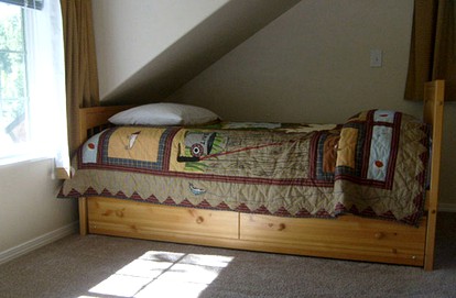 Charming One-Bedroom Cabin Rental Along the Talkeetna River, Alaska - Talkeetna, Alaska - glamping.directory