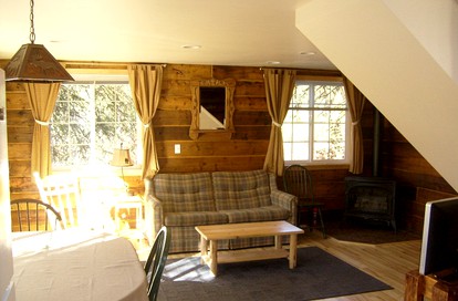 Charming One-Bedroom Cabin Rental Along the Talkeetna River, Alaska - Talkeetna, Alaska - glamping.directory