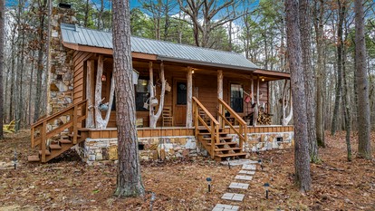 Secluded Cabin with Barbecue in Mentore, Alabama - Mentone, Alabama - glamping.directory